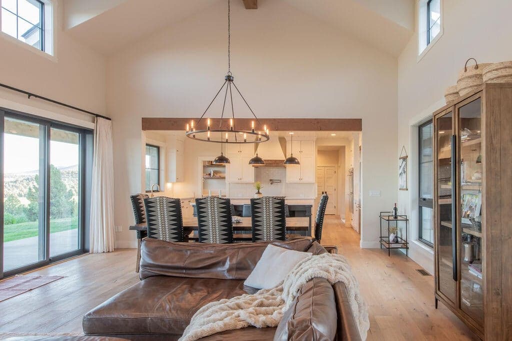 Photo of 9909 NW Coyner Avenue 21 of 60