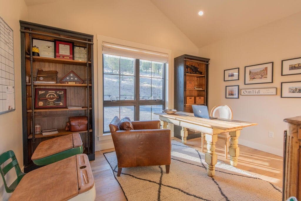 Photo of 9909 NW Coyner Avenue 40 of 60