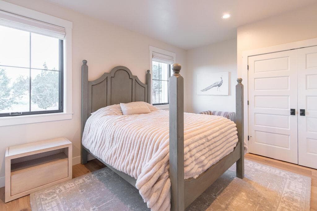 Photo of 9909 NW Coyner Avenue 44 of 60