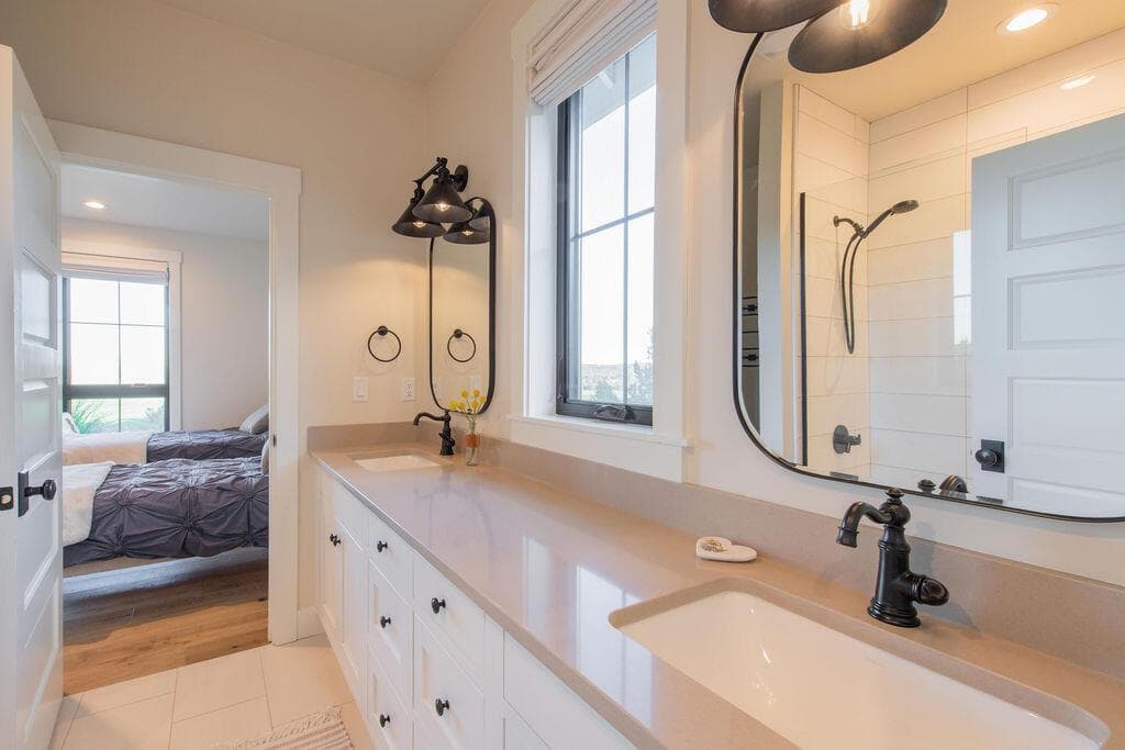 Photo of 9909 NW Coyner Avenue 46 of 60
