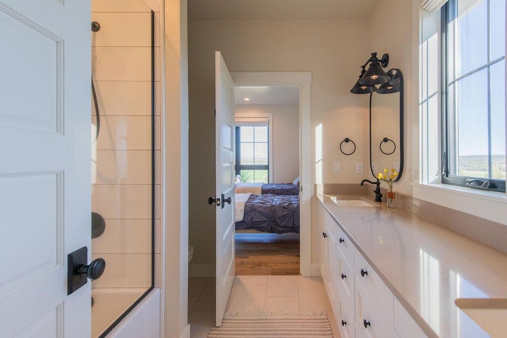 Photo of 9909 NW Coyner Avenue 47 of 60
