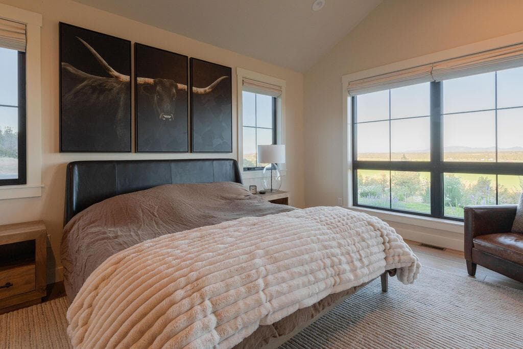 Photo of 9909 NW Coyner Avenue 31 of 60