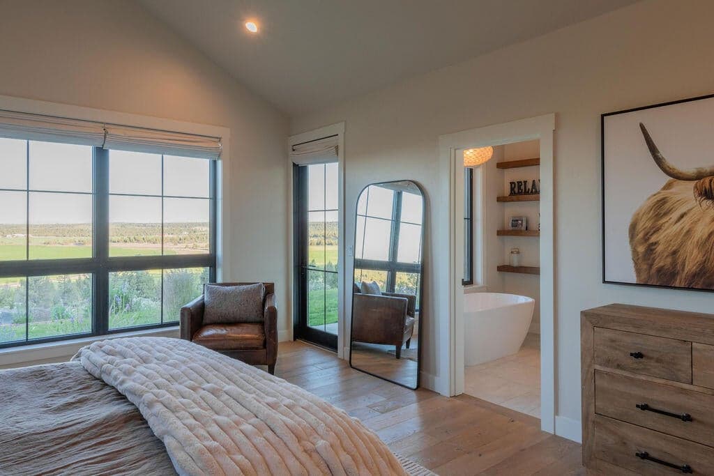 Photo of 9909 NW Coyner Avenue 33 of 60