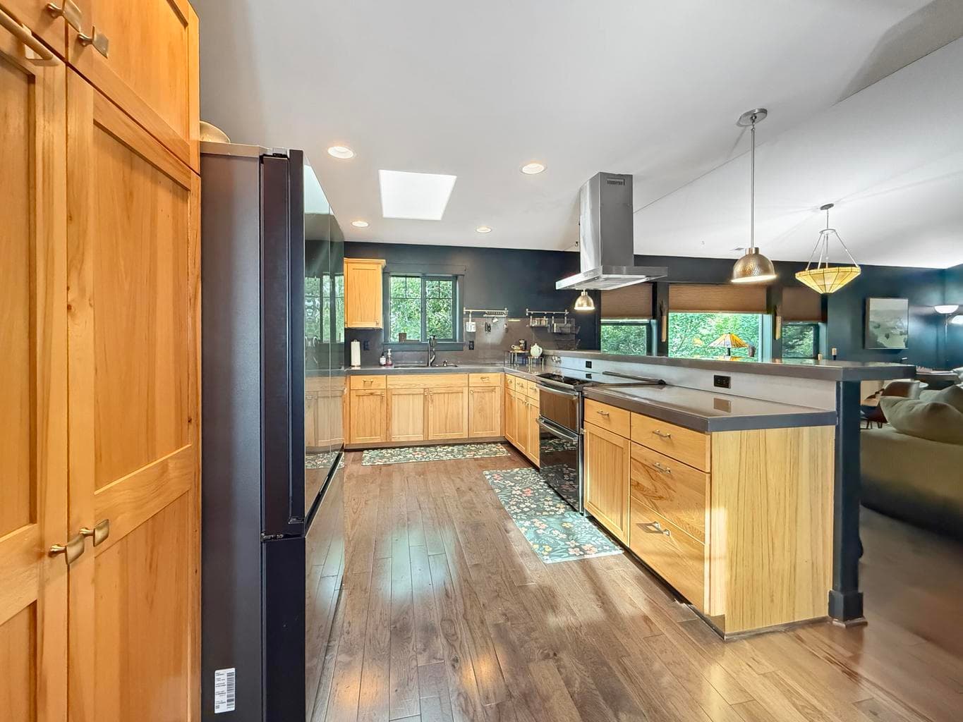 Photo of 255 S Larch Street 10 of 34