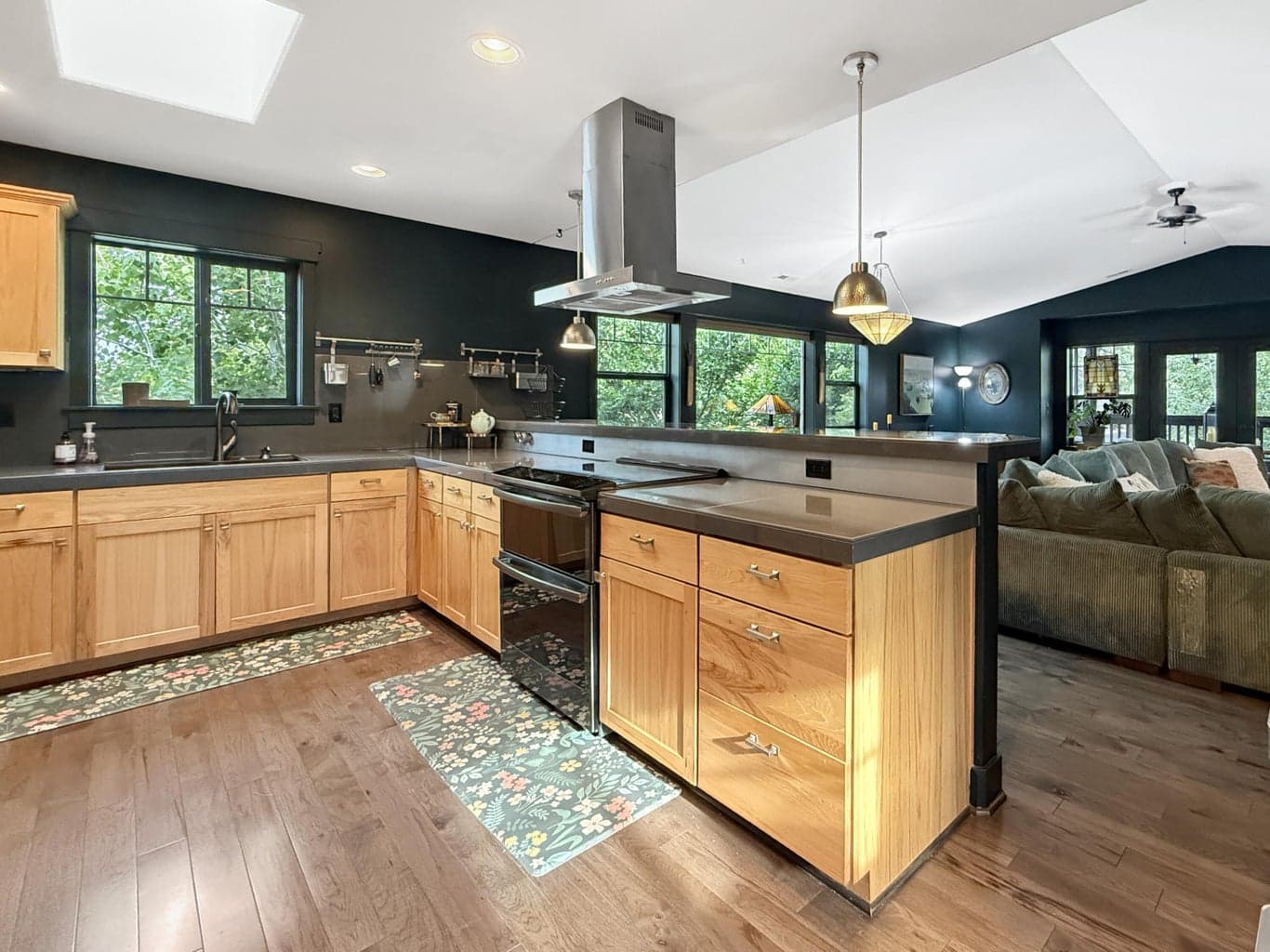 Photo of 255 S Larch Street 11 of 34