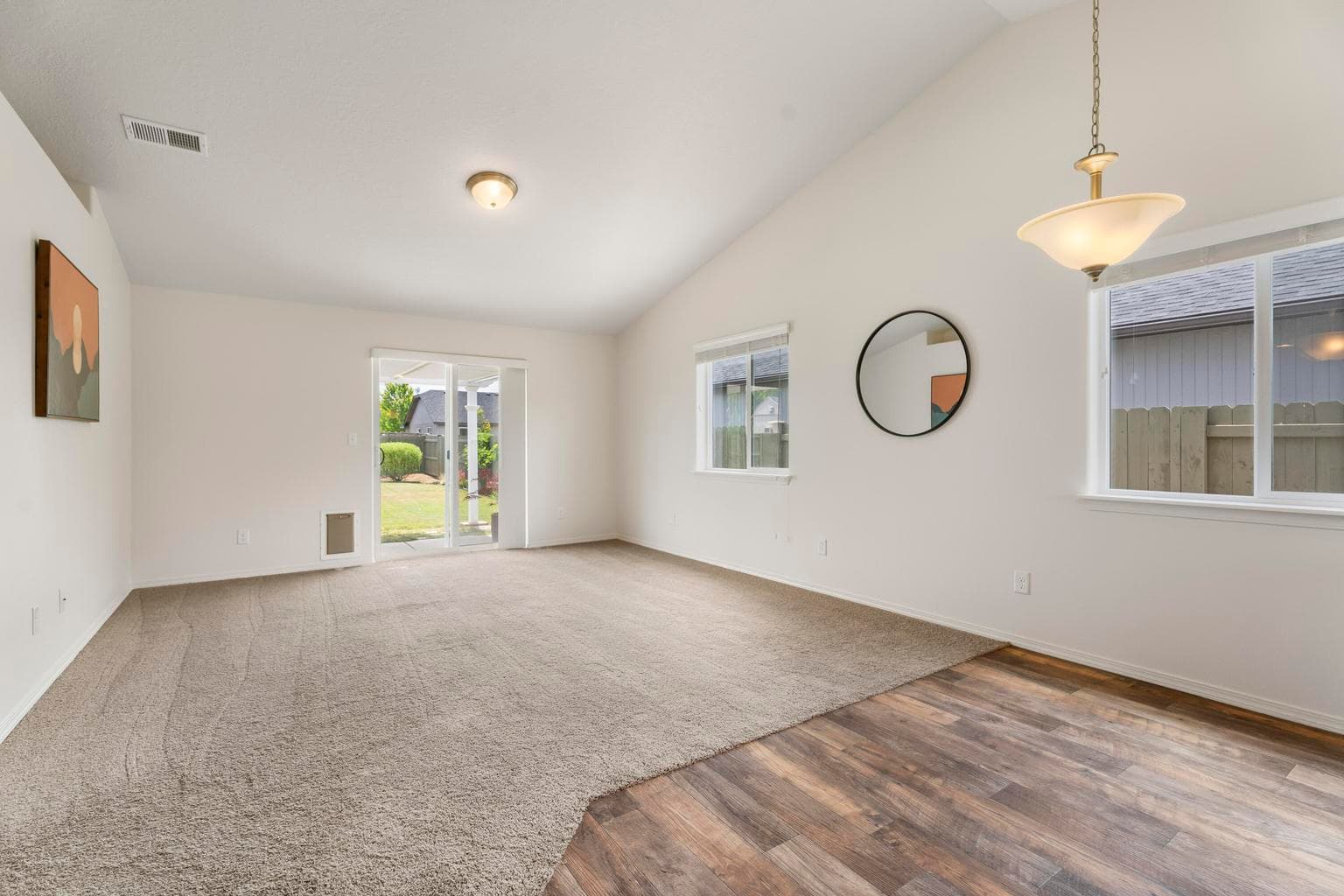 Photo of 480 NE Poplar Avenue 6 of 33