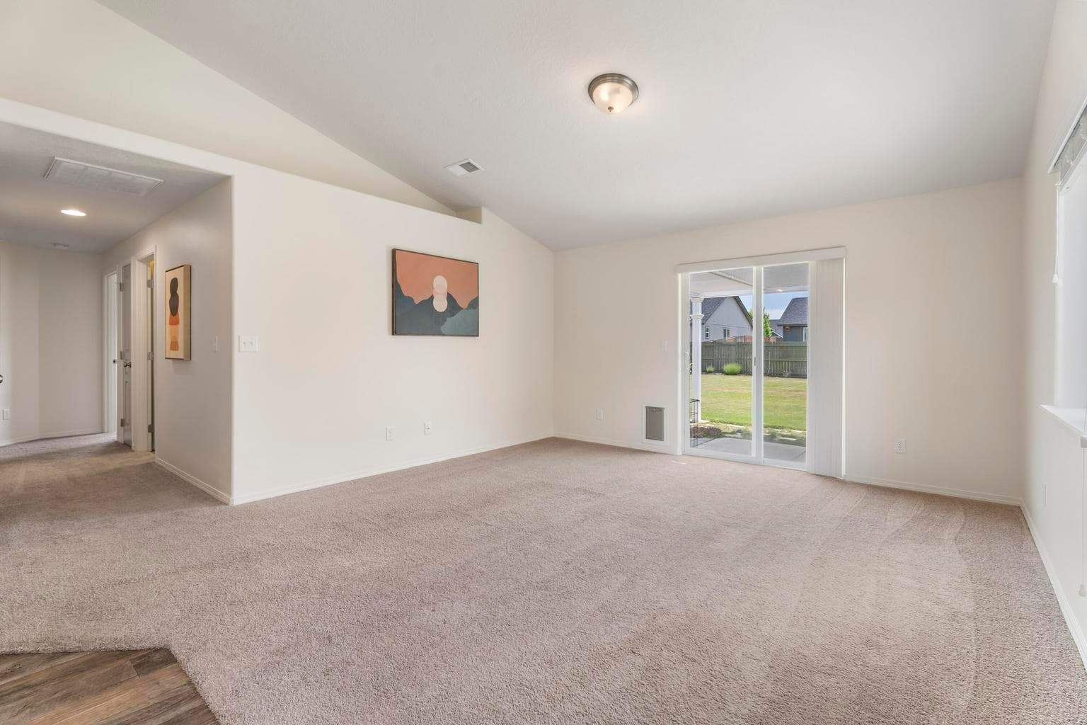Photo of 480 NE Poplar Avenue 7 of 33