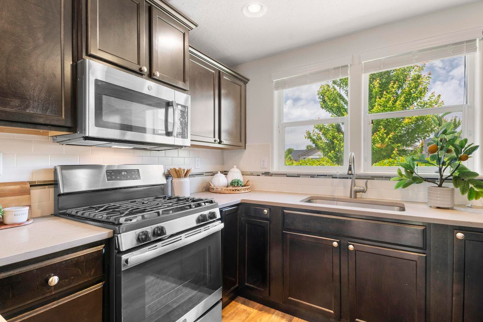 Photo of 480 NE Poplar Avenue 14 of 33