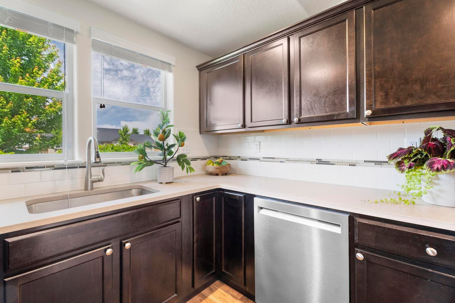 Photo of 480 NE Poplar Avenue 16 of 33