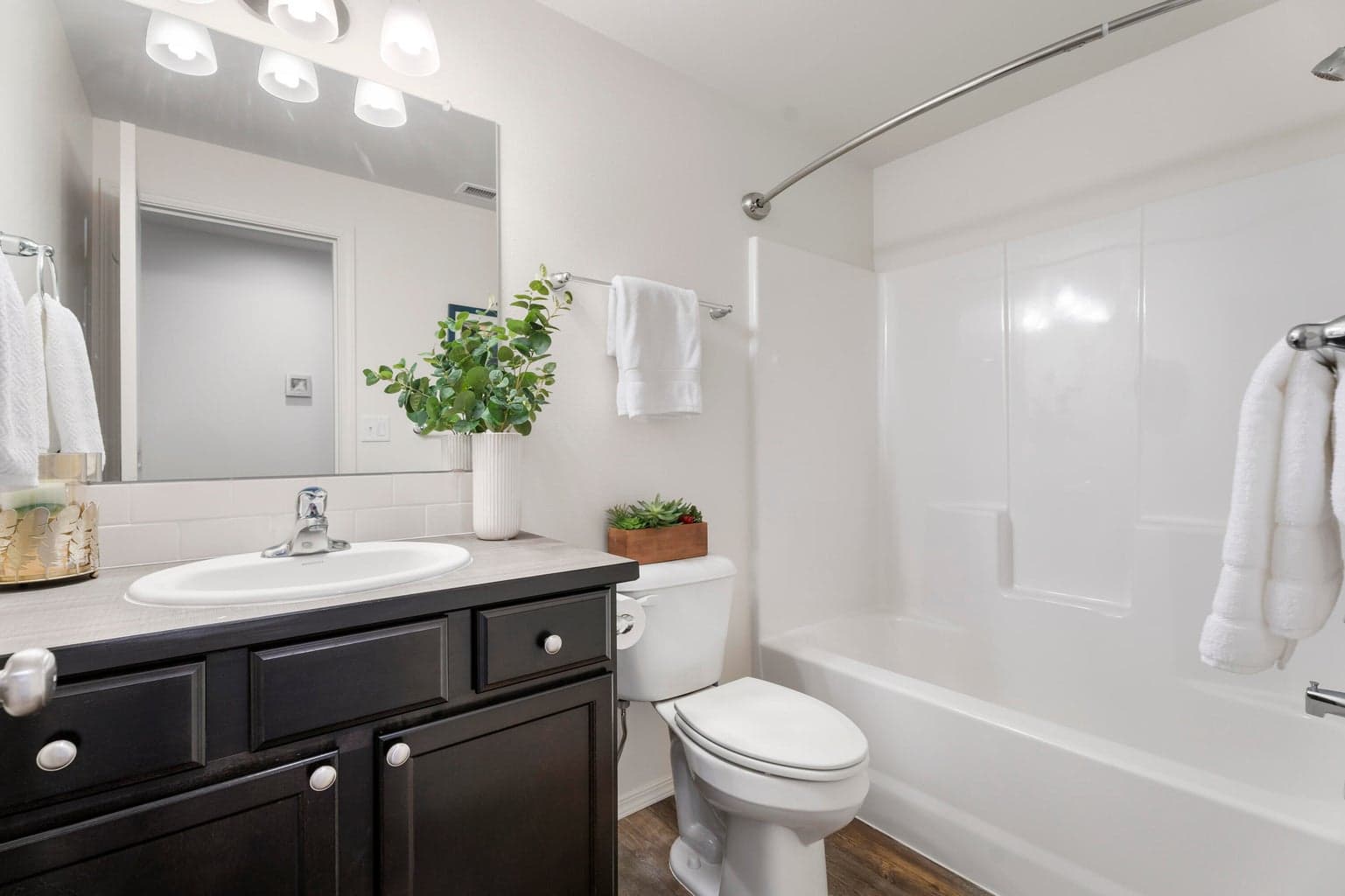 Photo of 480 NE Poplar Avenue 18 of 33