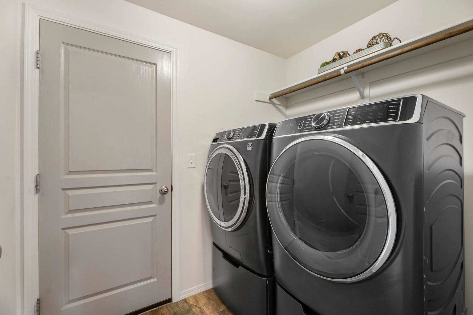 Photo of 480 NE Poplar Avenue 25 of 33