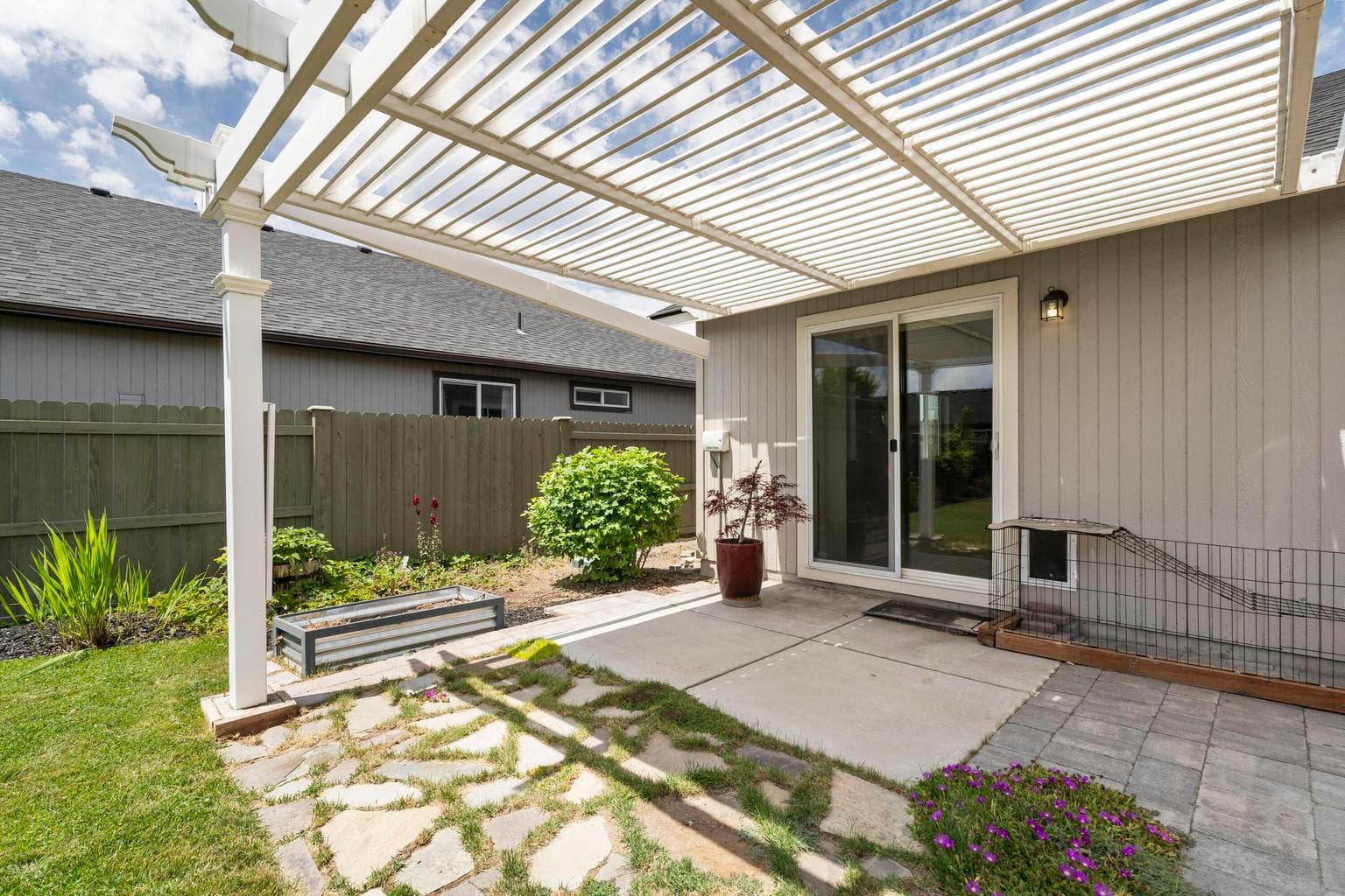 Photo of 480 NE Poplar Avenue 28 of 33