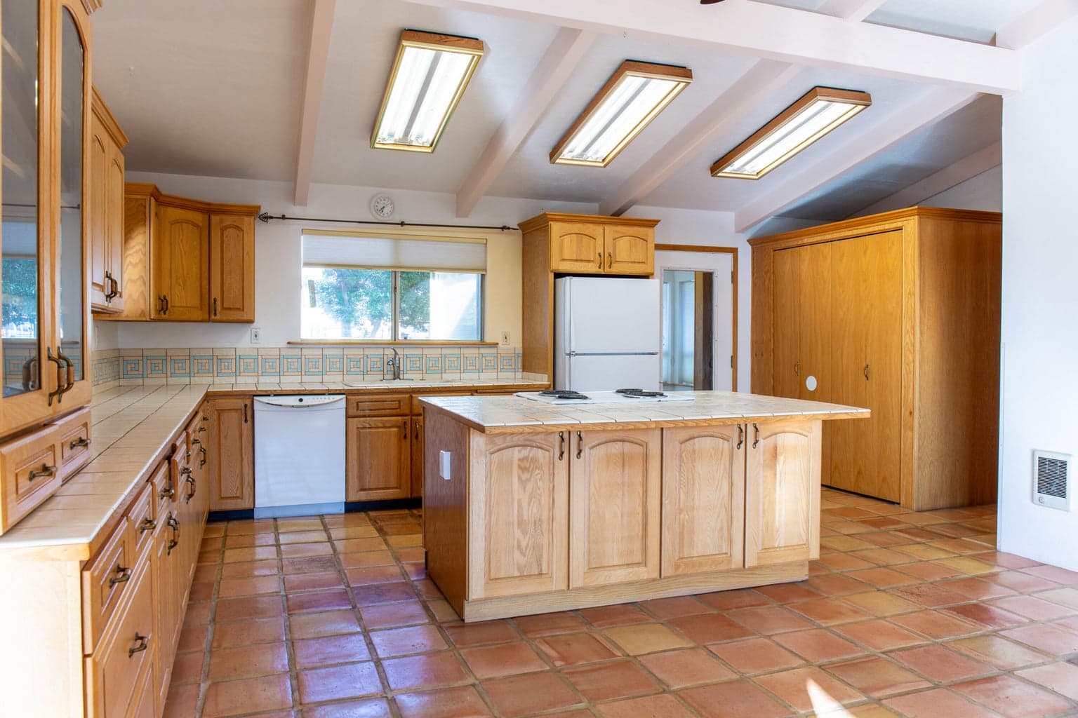 Photo of 20140 Putnam Lane 10 of 32