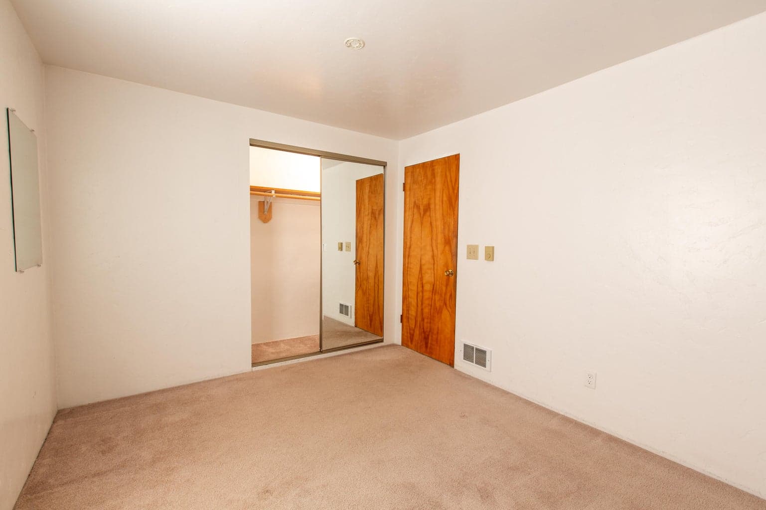 Photo of 20140 Putnam Lane 19 of 32