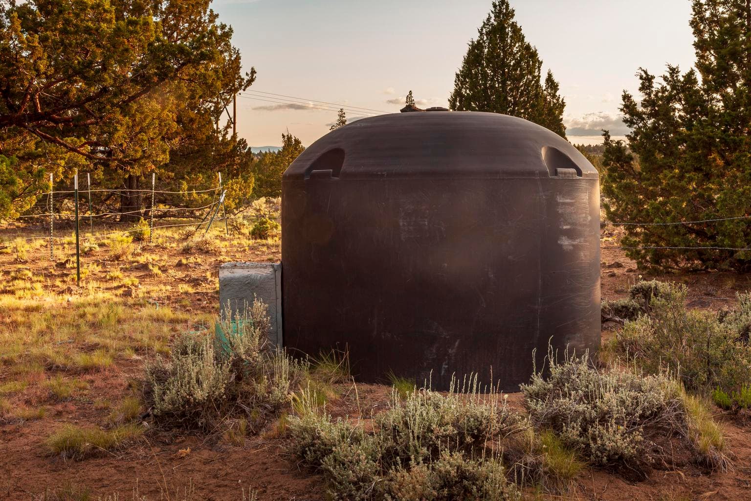 1,550 gallon water tank included in sale.