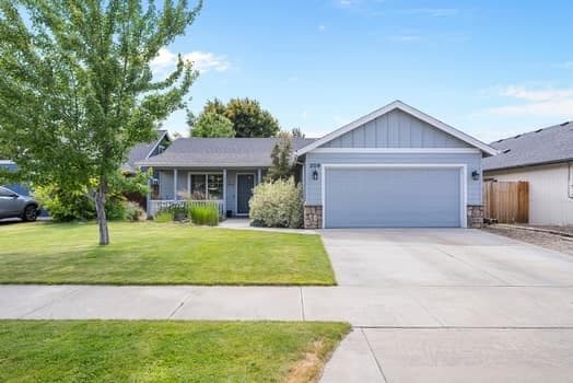 Photo of 209 27th 1 of 22