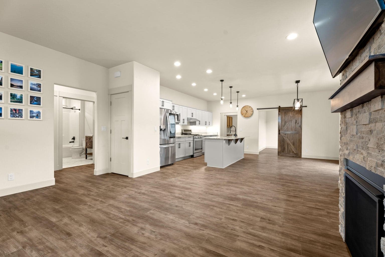 Photo of 63227 Brad Street 10 of 32