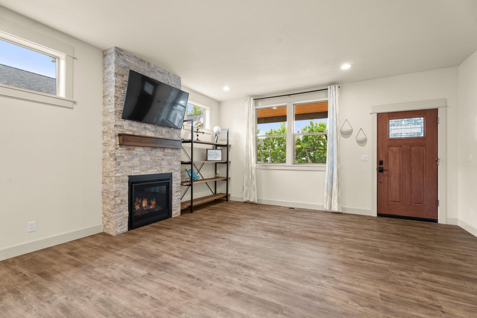 Photo of 63227 Brad Street 7 of 32