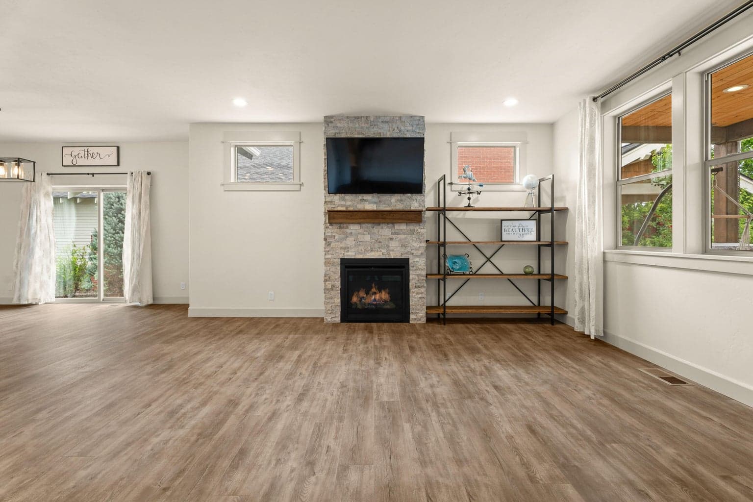 Photo of 63227 Brad Street 8 of 32
