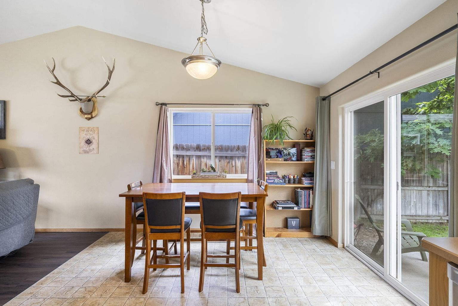 Photo of 209 NW 27th Court 10 of 22