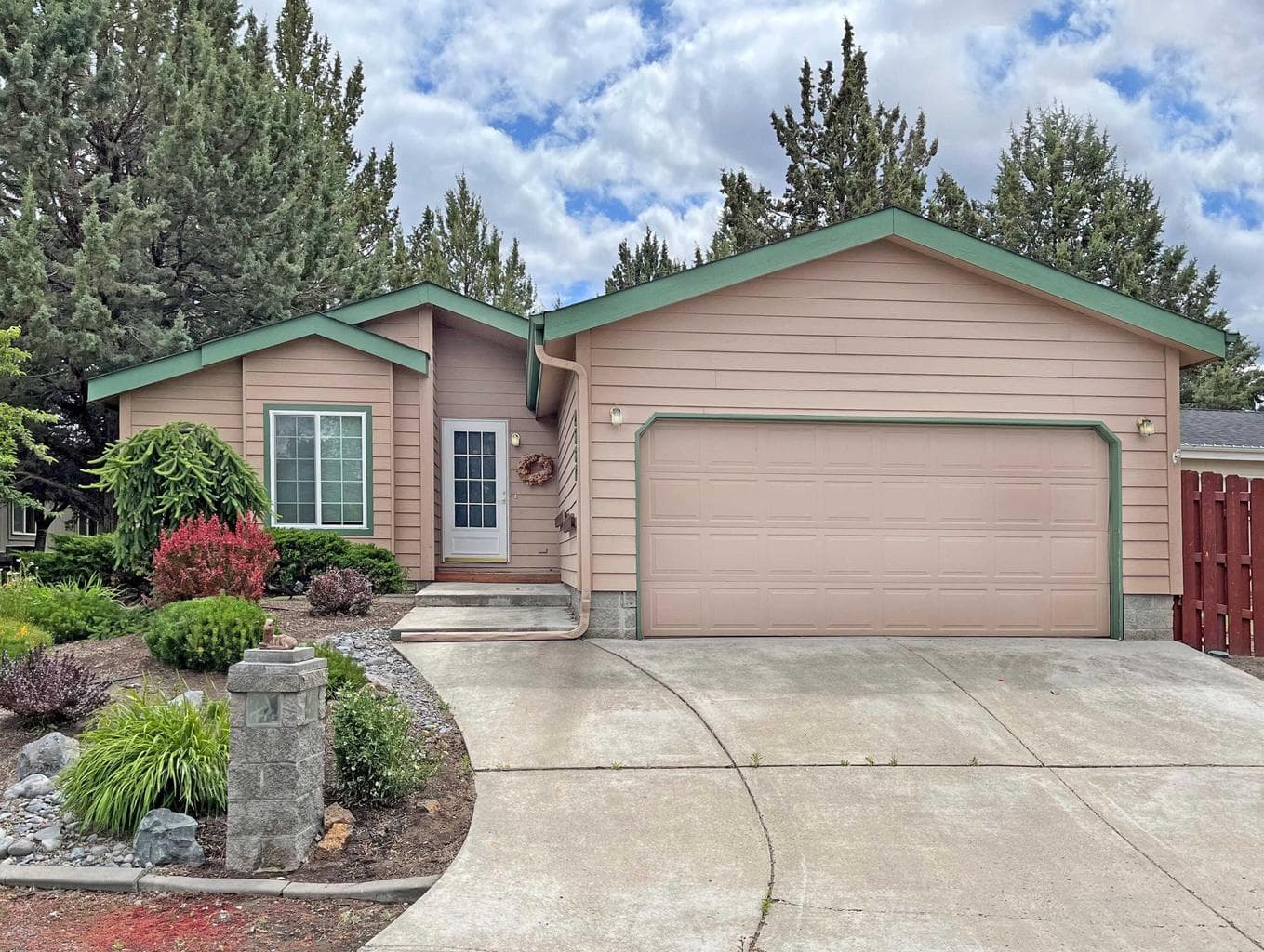 Great Curb Appeal!