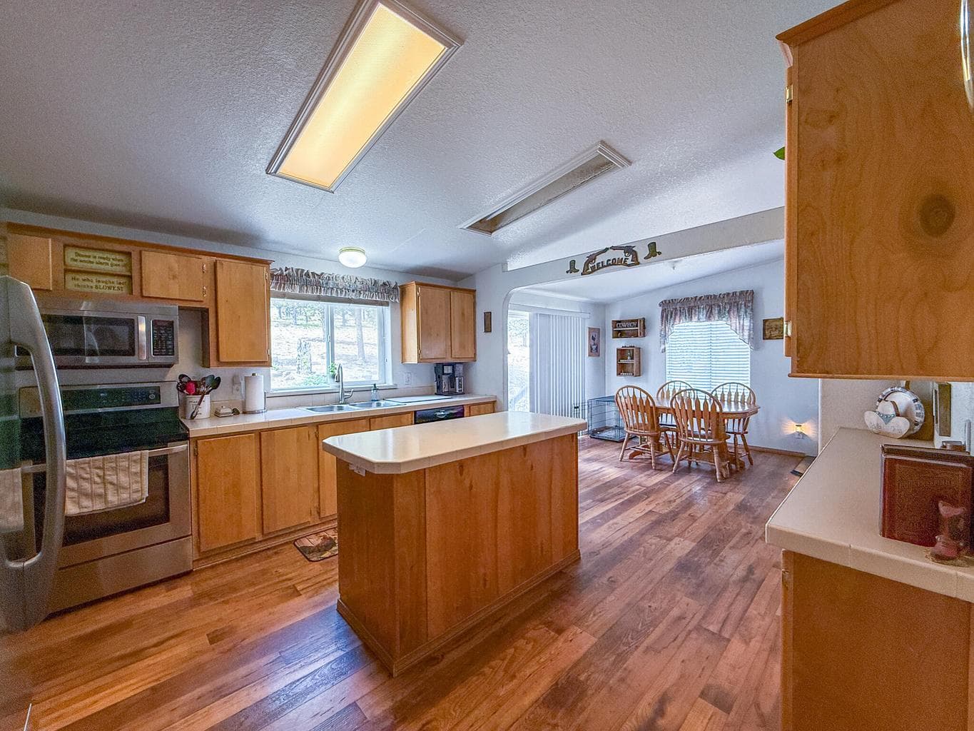 Photo of 2400 SE Morningside Drive 9 of 35