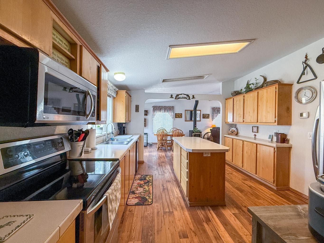 Photo of 2400 SE Morningside Drive 10 of 35