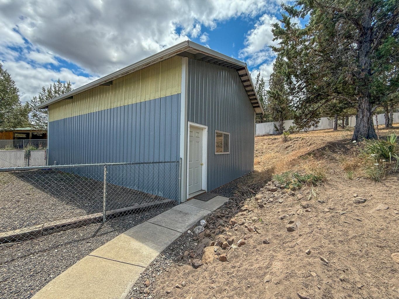 Photo of 2400 SE Morningside Drive 21 of 35
