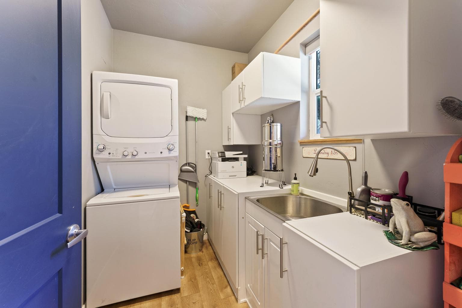 Laundry room with sink (ADU)