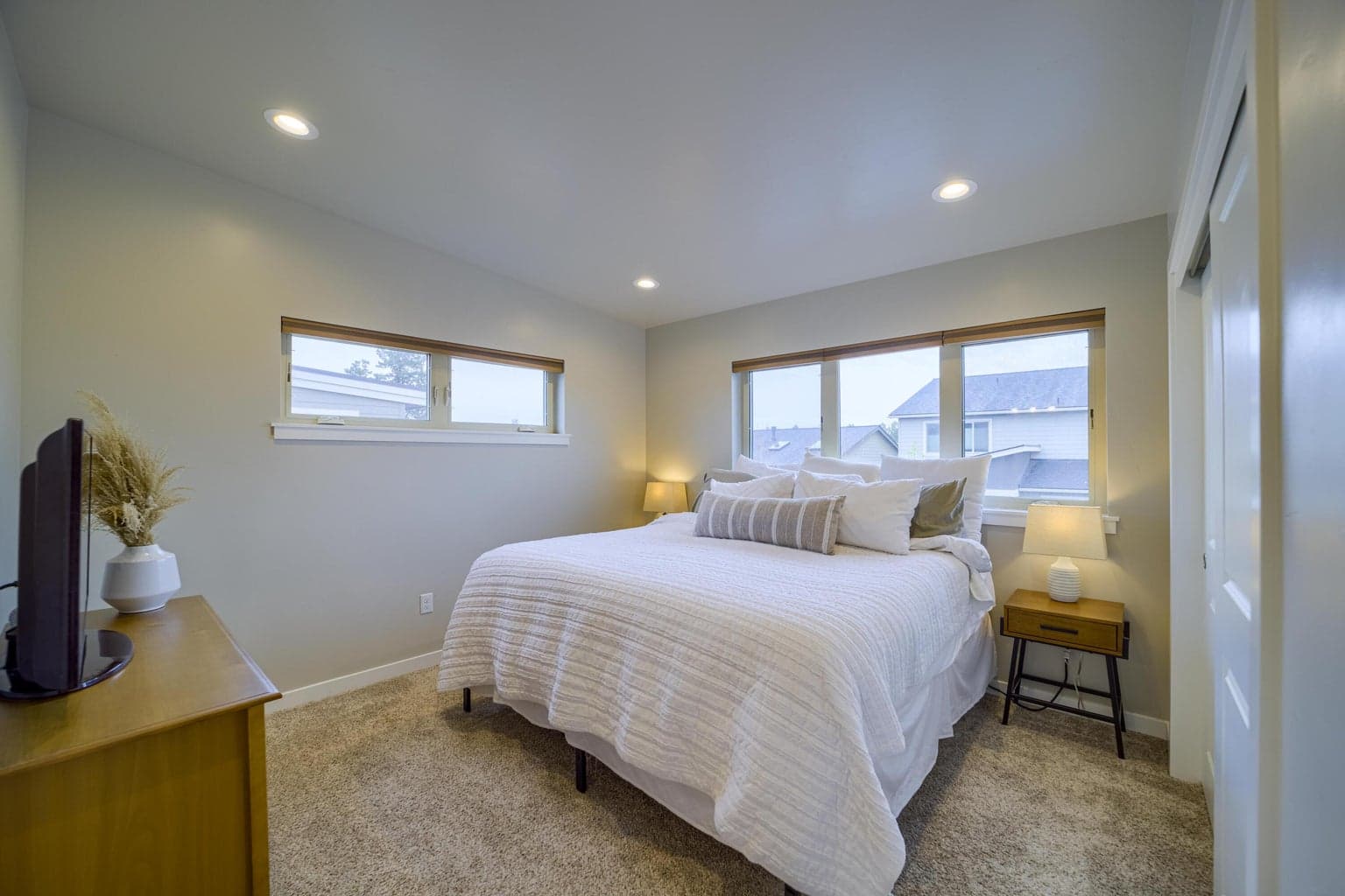 Photo of 3658 SW Badger Avenue 25 of 37