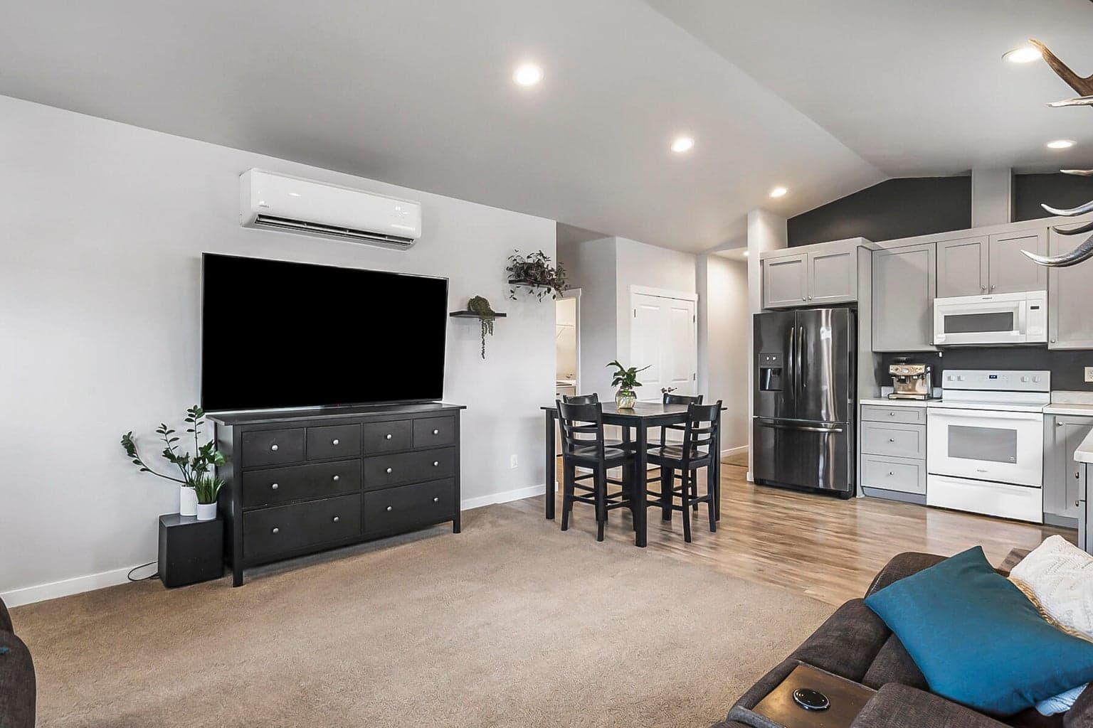 Photo of 16436 Bassett Drive 13 of 26