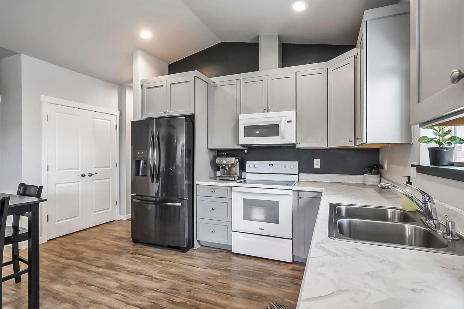 Photo of 16436 Bassett Drive 10 of 26