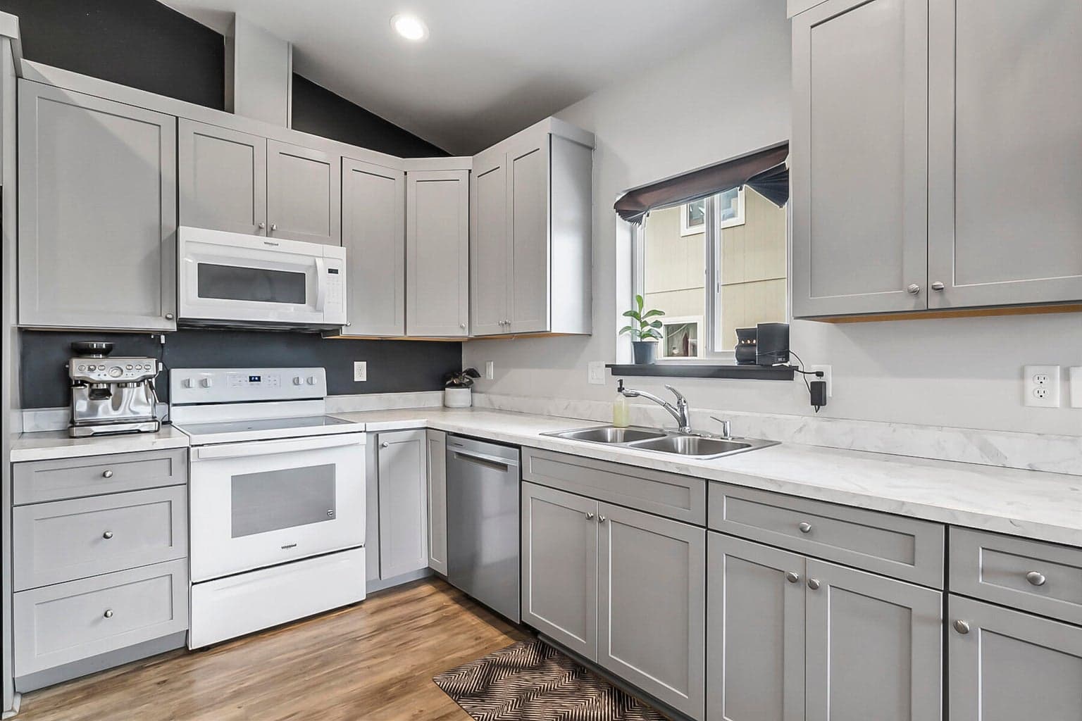 Photo of 16436 Bassett Drive 11 of 26