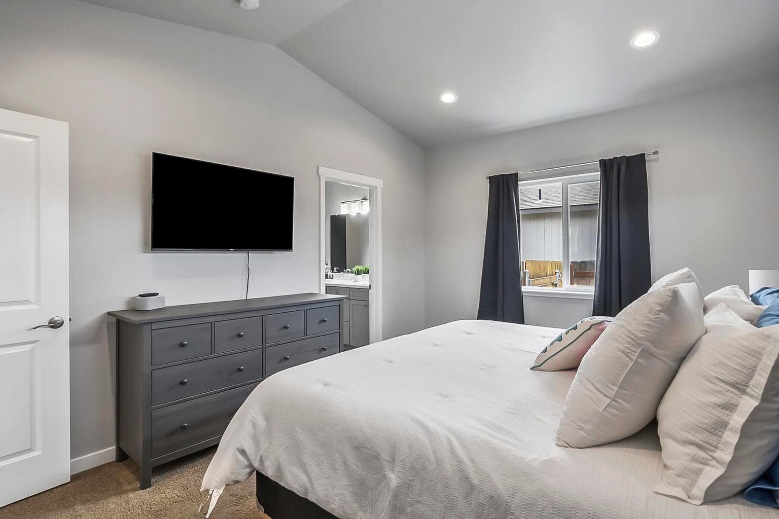 Photo of 16436 Bassett Drive 14 of 26