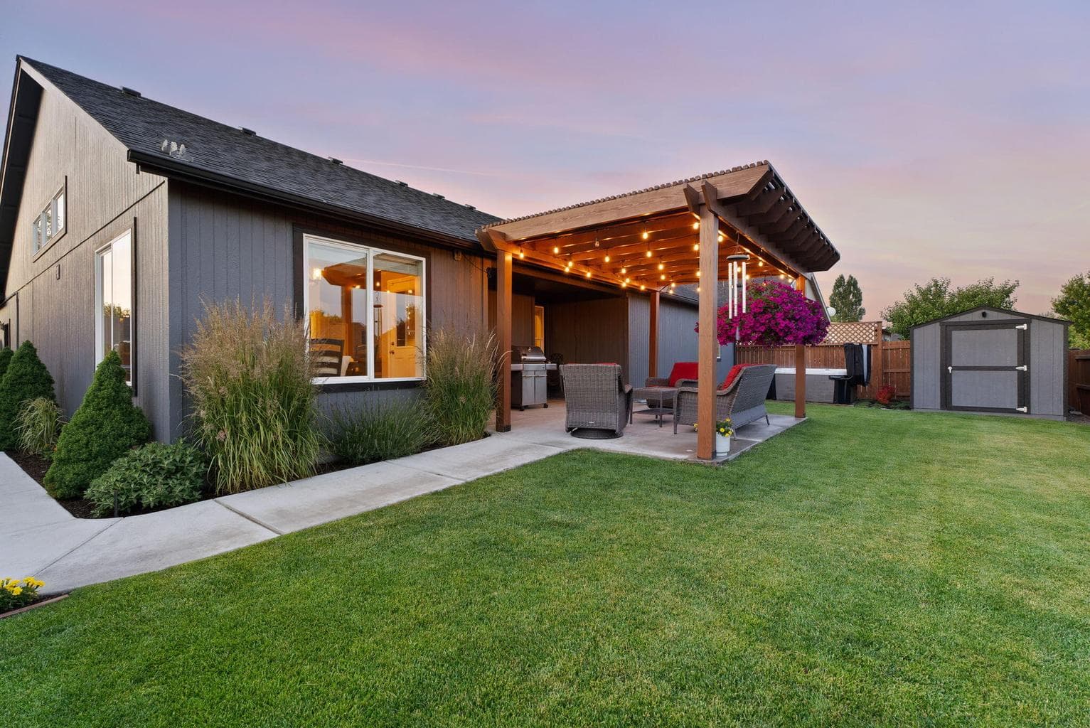 Photo of 768 Redwood 4 of 52