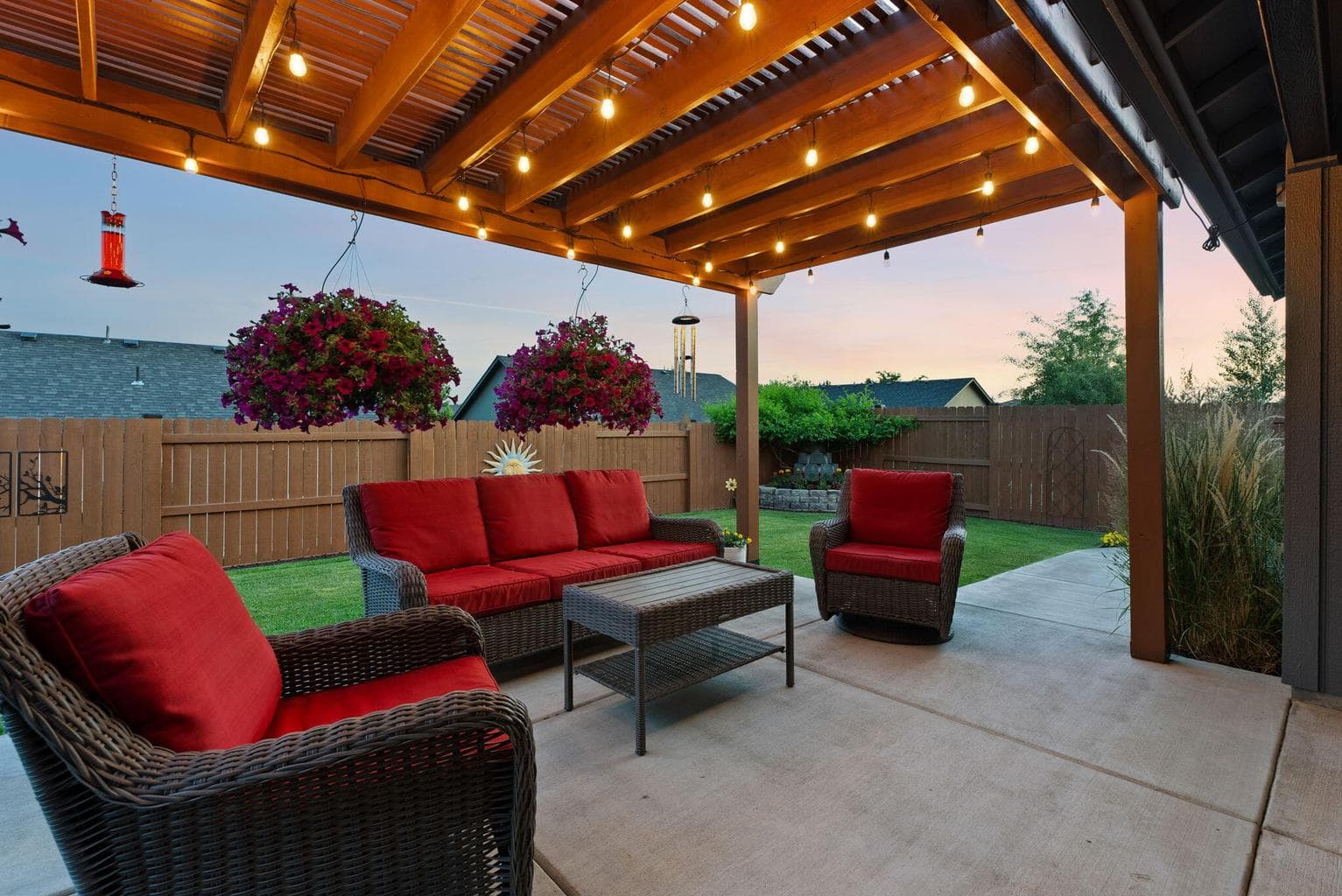 Photo of 768 NE Redwood Court 9 of 52