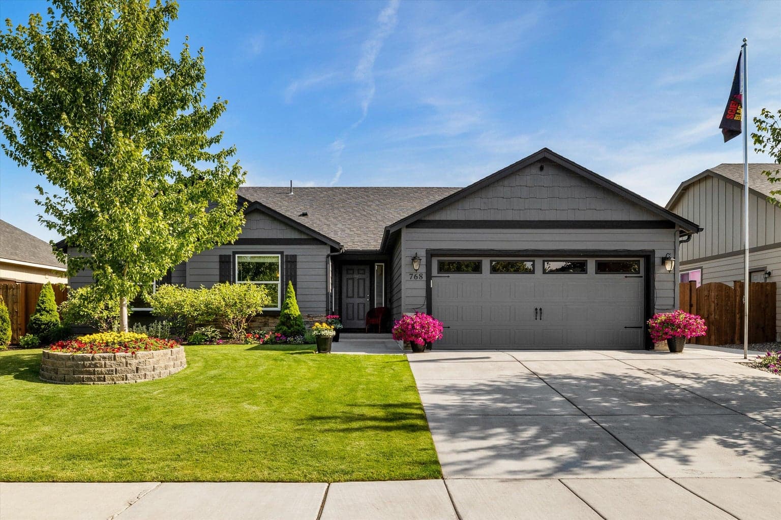 Photo of 768 NE Redwood Court 11 of 52