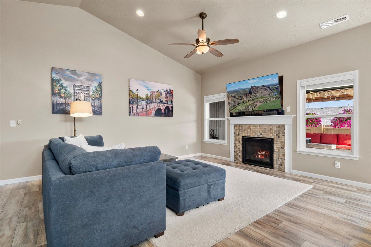Photo of 768 NE Redwood Court 14 of 52