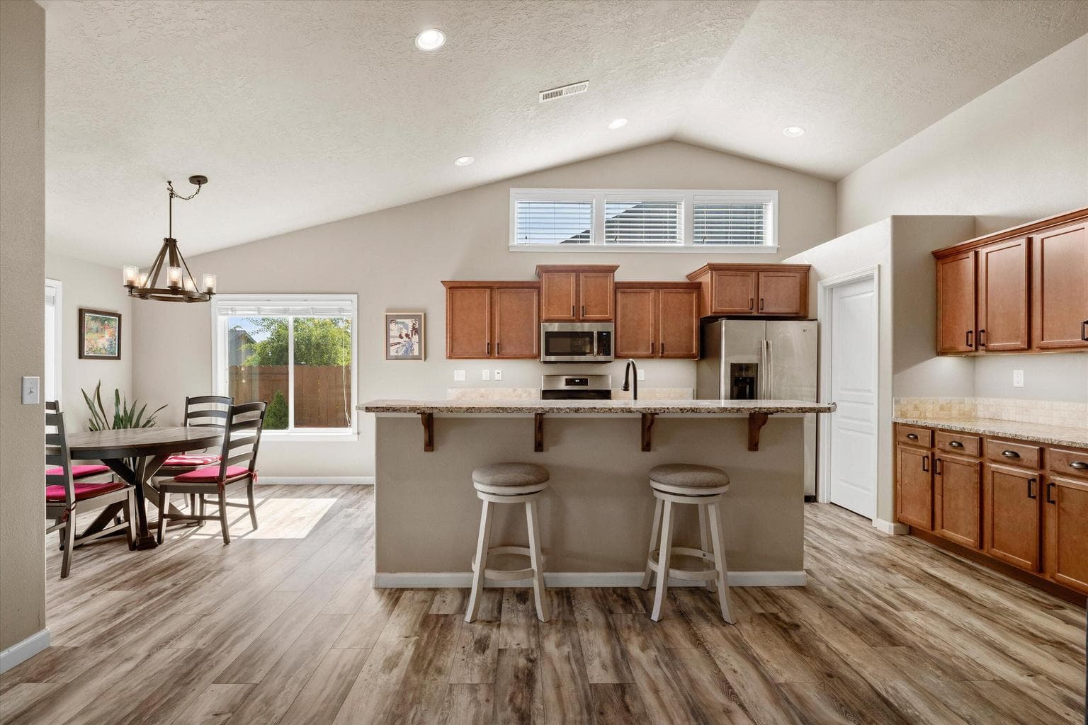 Photo of 768 NE Redwood Court 18 of 52