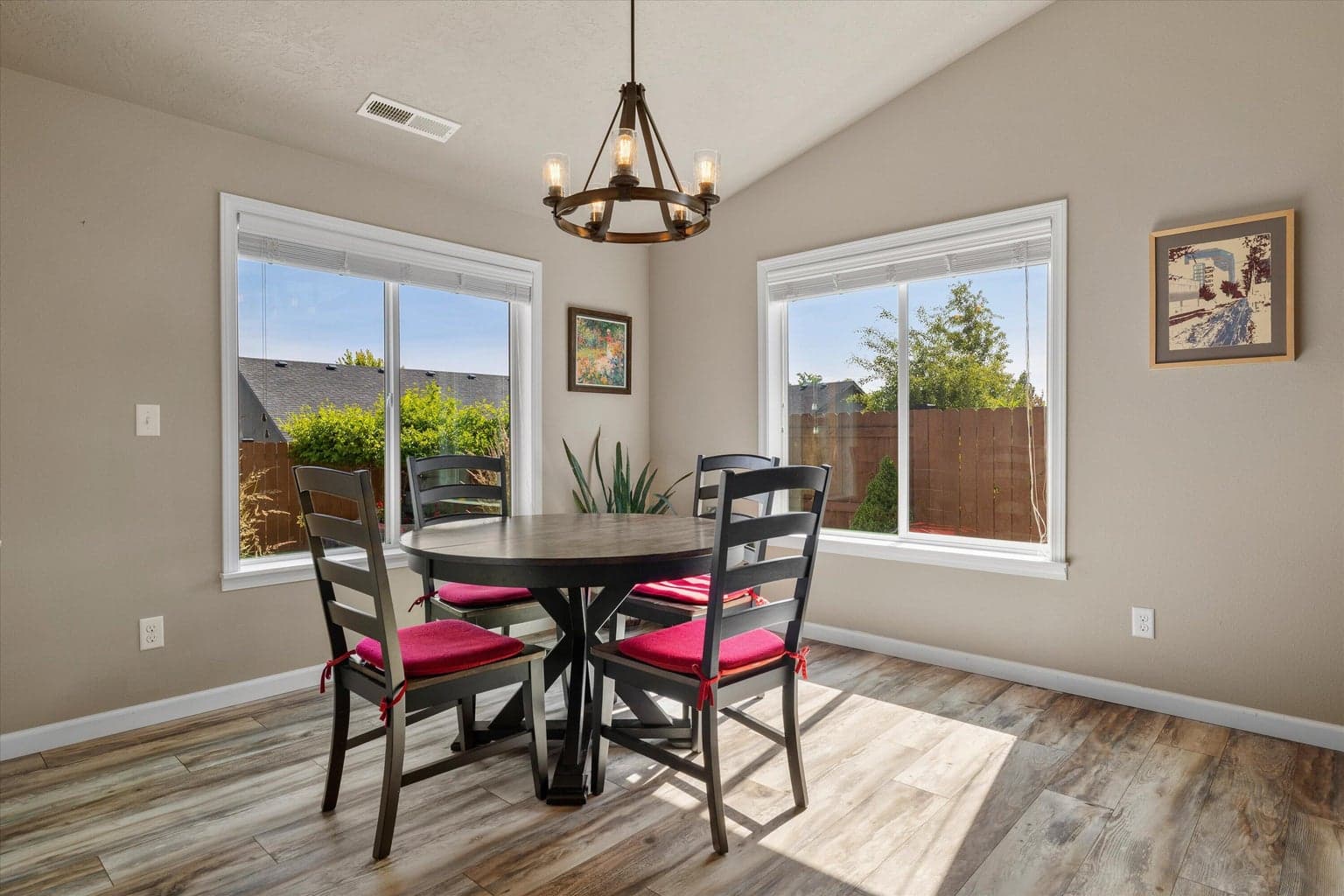 Photo of 768 NE Redwood Court 19 of 52