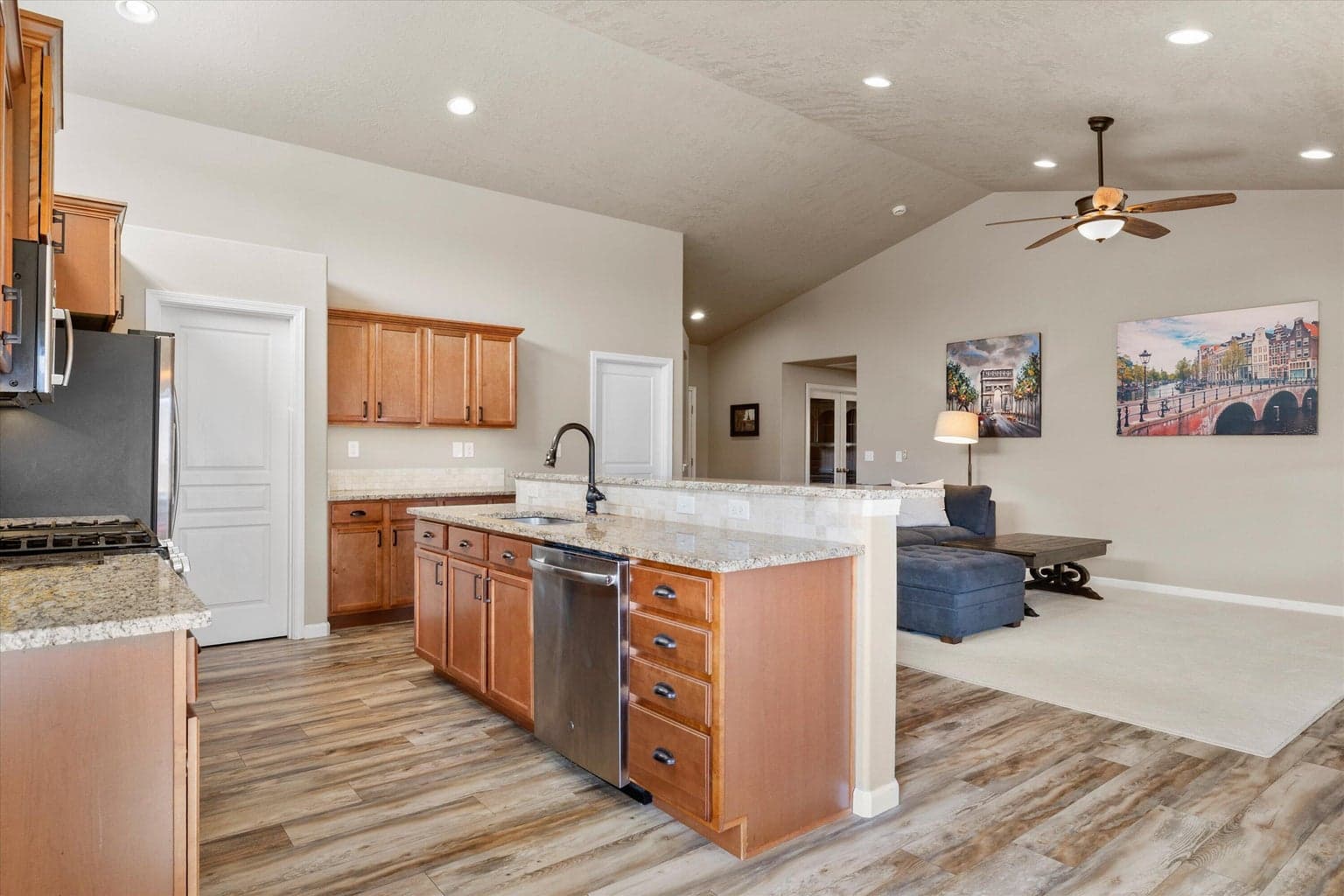 Photo of 768 NE Redwood Court 21 of 52