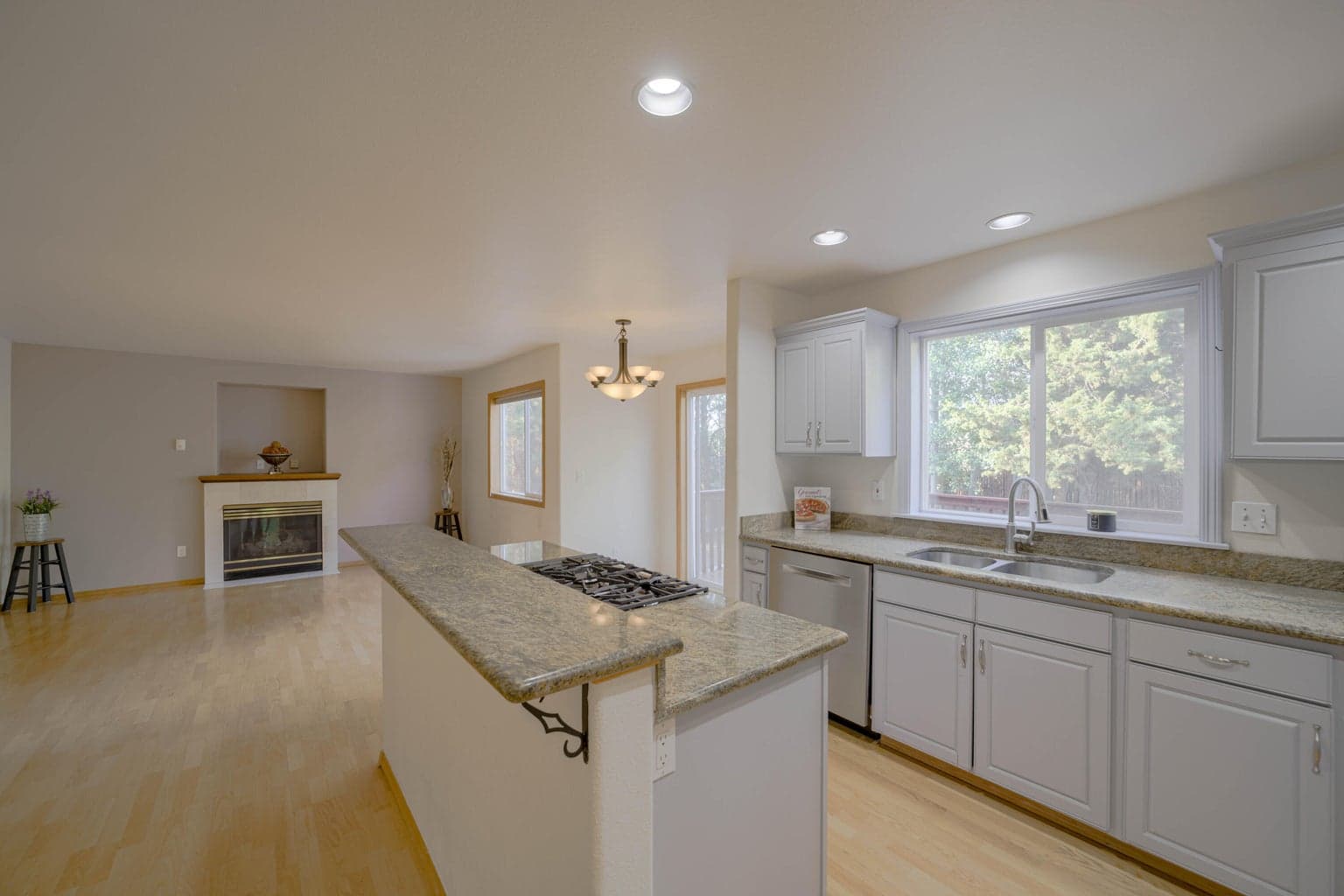 Granite island with nice gas range