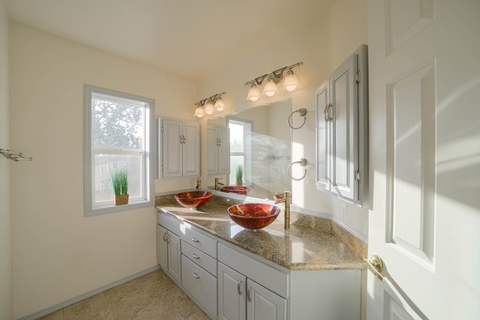 Primary bath, dual vanity and granite counter