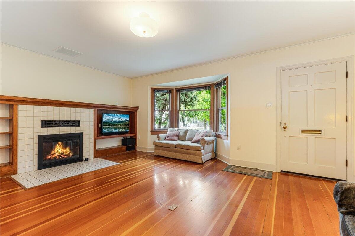 Photo of 1815 2nd 5 of 25