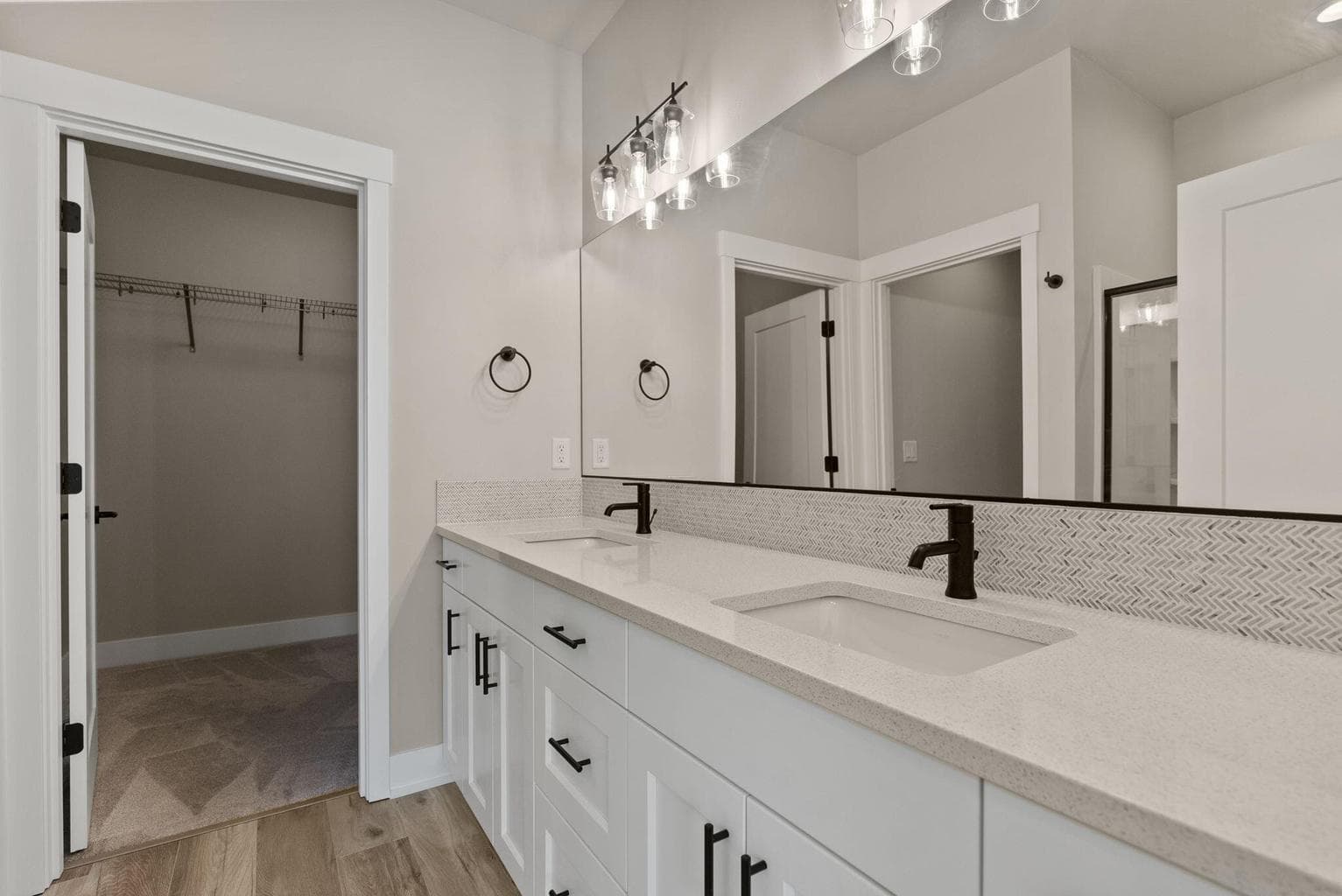 Photo of 3859 NE Oakside Loop 19 of 50