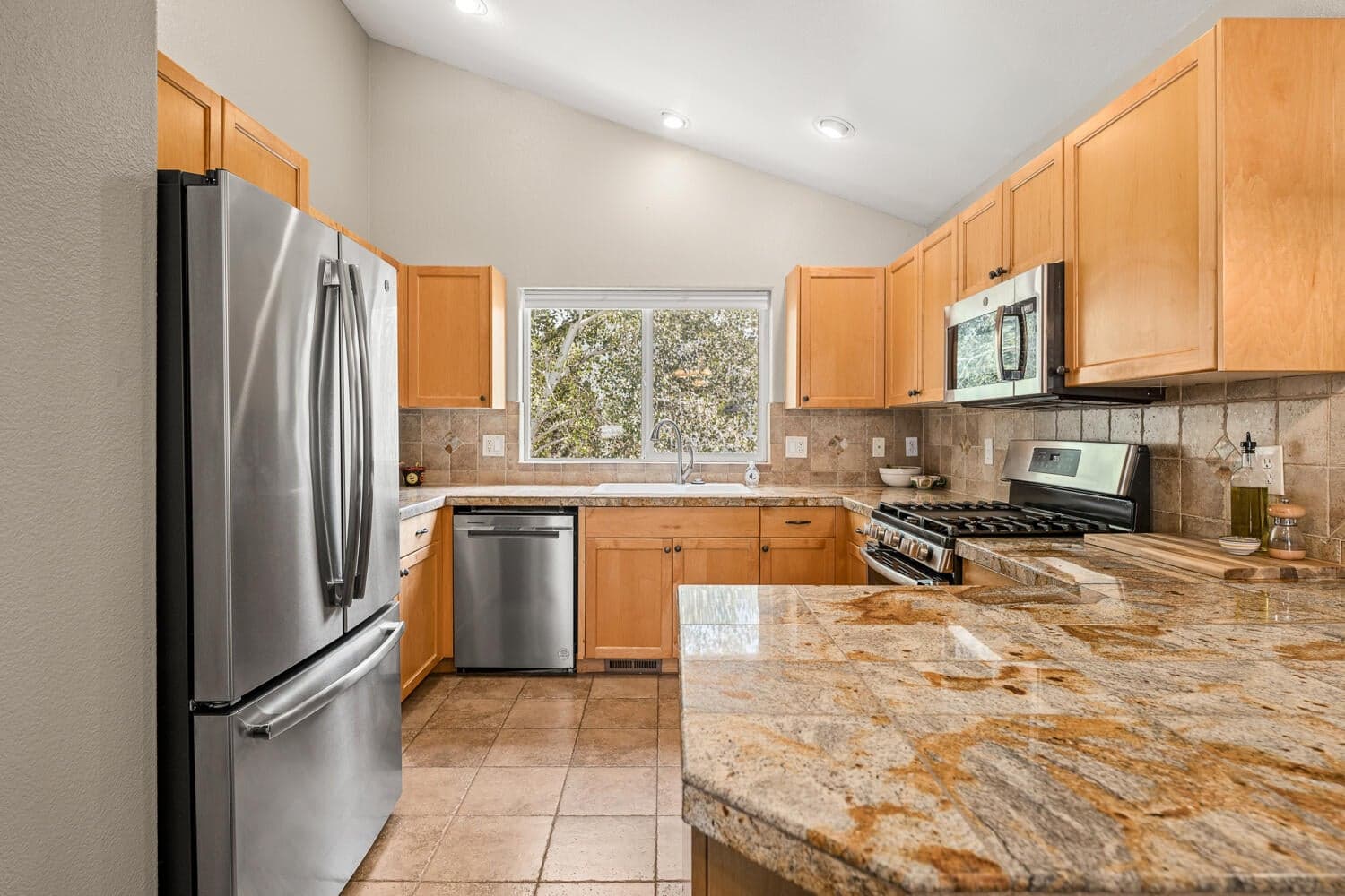 Photo of 438 NW 19th Street 8 of 25