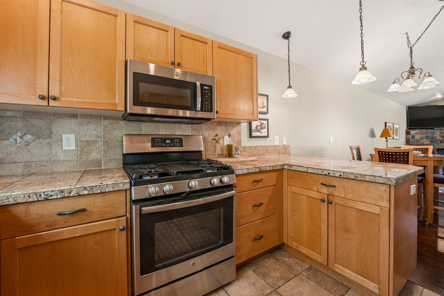 Photo of 438 NW 19th Street 10 of 25