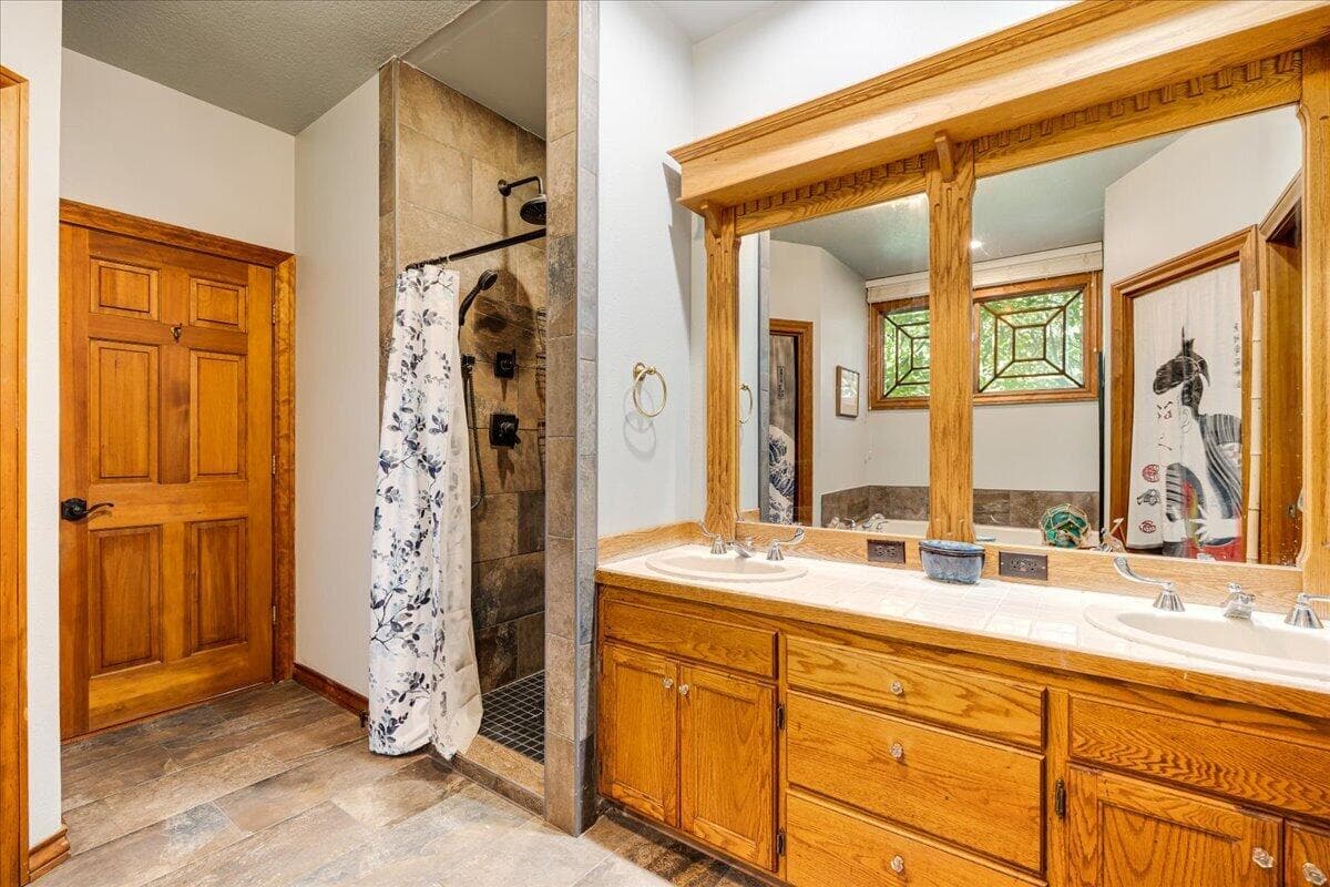 Photo of 21062 Desert Woods Drive 36 of 84
