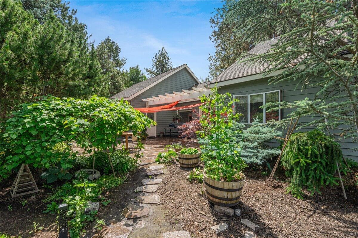 Photo of 21062 Desert Woods Drive 45 of 84