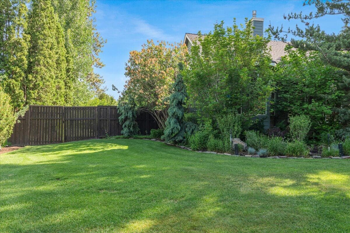 Photo of 21062 Desert Woods Drive 10 of 84